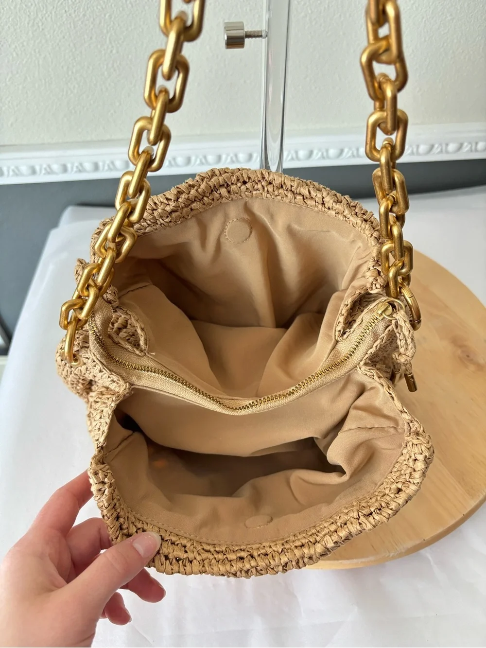 NWOT ZARA Woven Tan Straw Summer Shoulder Bag with Heavy Gold Chain